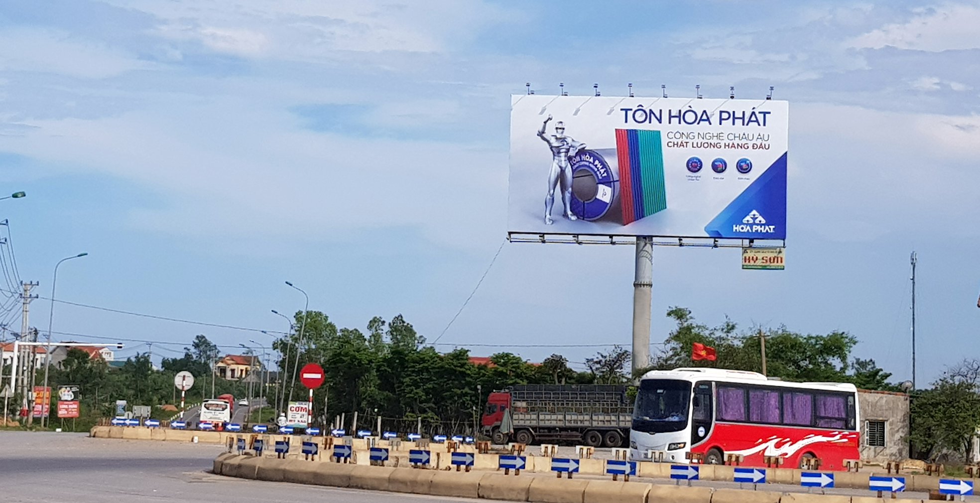 Thi công pano tấm lớn tại Hà Nội